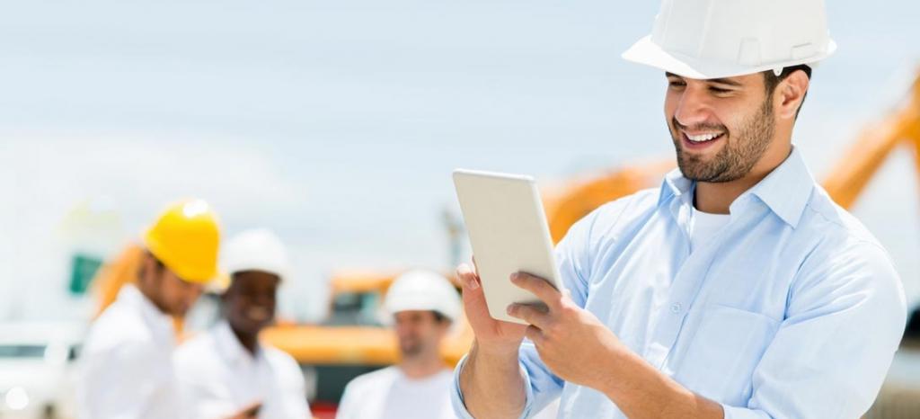 Technician using mobile field service apps